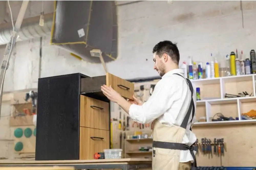 Restauração e Upcycling de Móveis